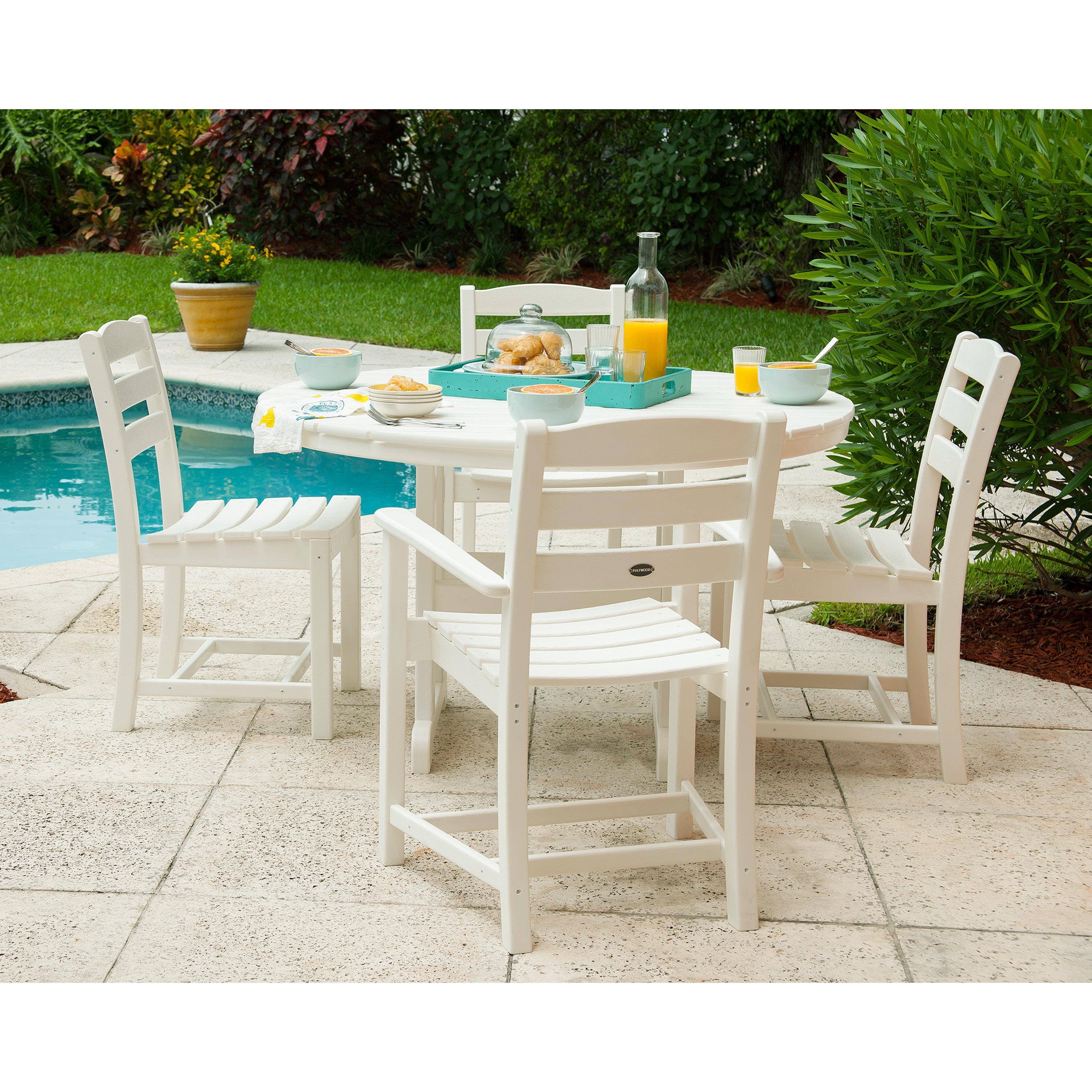 La Casa Café 5-Piece Round Farmhouse Dining Set